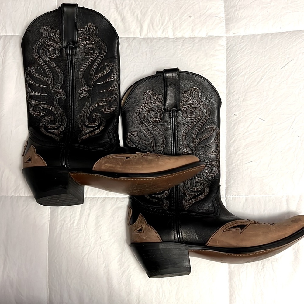 Durango Authentic Boots 🤠 - Picture 2 of 7
